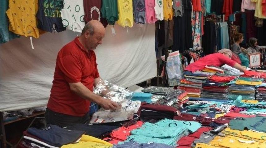 Mağazalar Ve Seyyar Satıcılar Pazar Esnafının İşlerini Bozdu