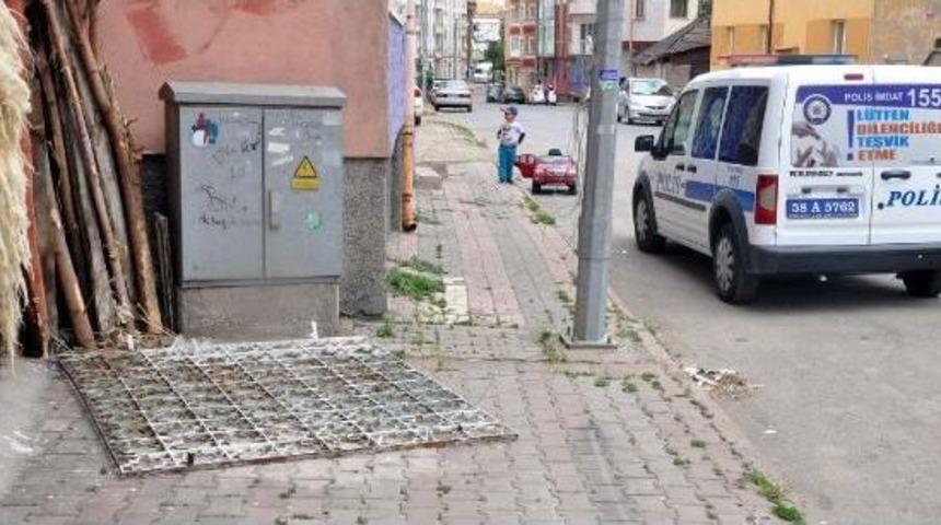 &Uuml;zerine Pencere Korkuluğu Devrilen 2 Yaşındaki Yunus &Ouml;ld&uuml;