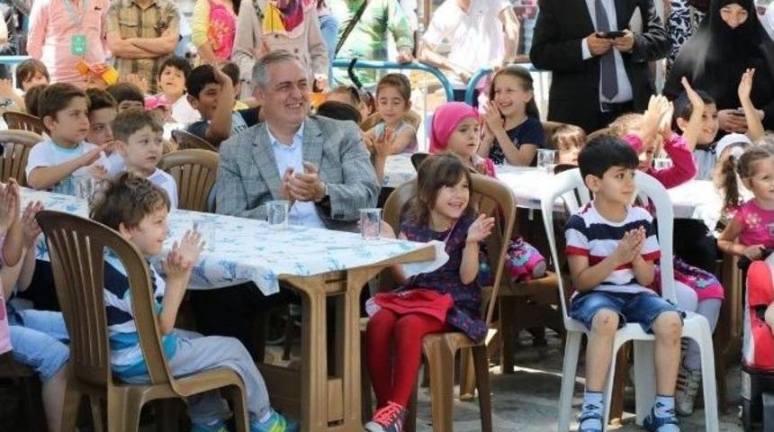 Minikler, M&uuml;sl&uuml;manlar İ&ccedil;in Dua Etti