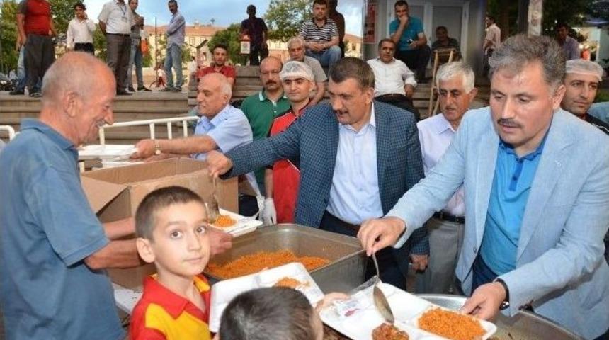 İftar &Ccedil;adırı&rsquo;nda Ramazan Coşkusu Ve Bereketi Yaşanıyor
