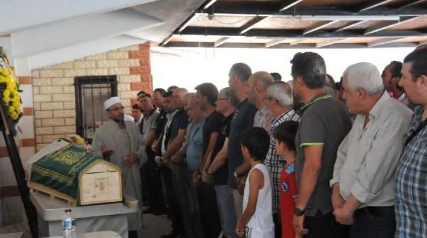 Tuğba &Ouml;ğretmen, Yalova'da G&ouml;zyaşlarıyla  Toprağa Verildi