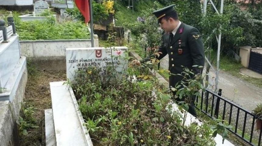 Görele’de Şehit Mezarlarına Asker Eli