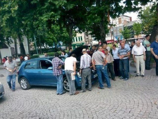 Trafik Işıklarında Kedi Kurtarma Operasyonu