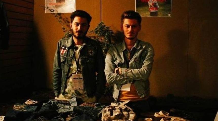 Kendi Tasarladıkları Kıyafetleri Satıyorlar