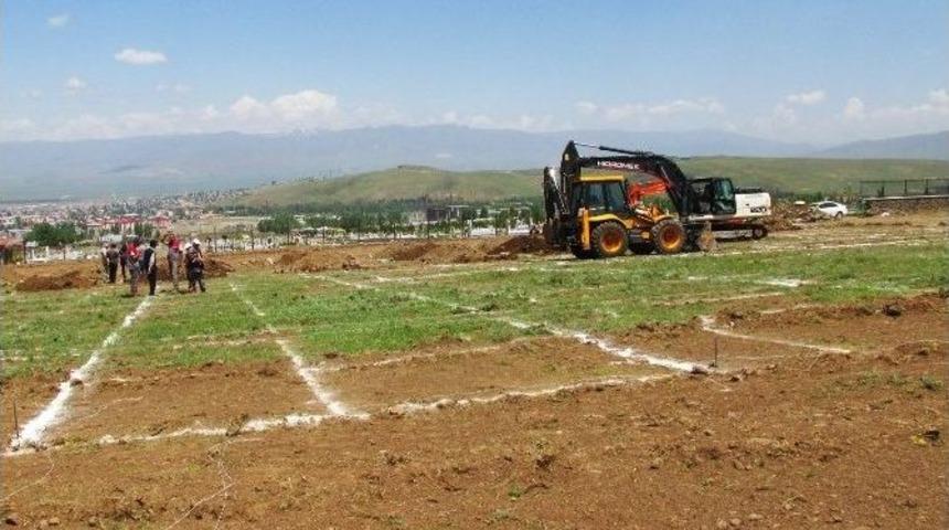 B&uuml;y&uuml;kşehir, Mezarlık Alanlarını B&uuml;y&uuml;t&uuml;yor