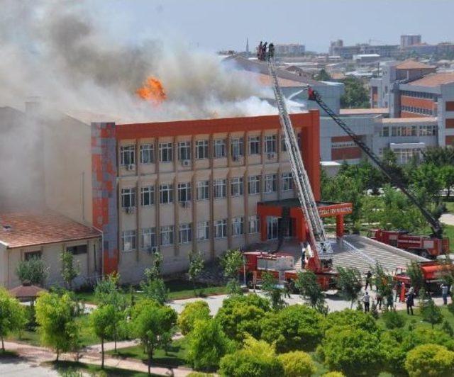 Karaman'da Fen Fakültesi'nde Yangın