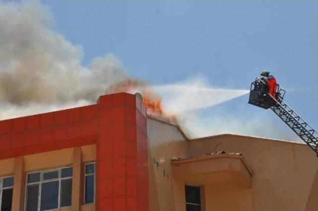 Karaman'da Fen Fakültesi'nde Yangın