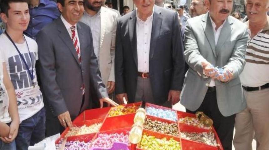 Kocaeli'de, Vali Ve B&uuml;y&uuml;kşehir Belediye Başkanı'ndan Esnafa Destek