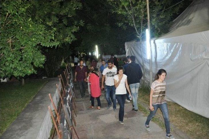 Katliamlara Fotoğraf Sergisiyle Tepki G3