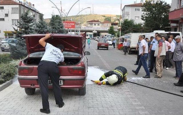 Otomobil Seyir Halindenken Alev Aldı