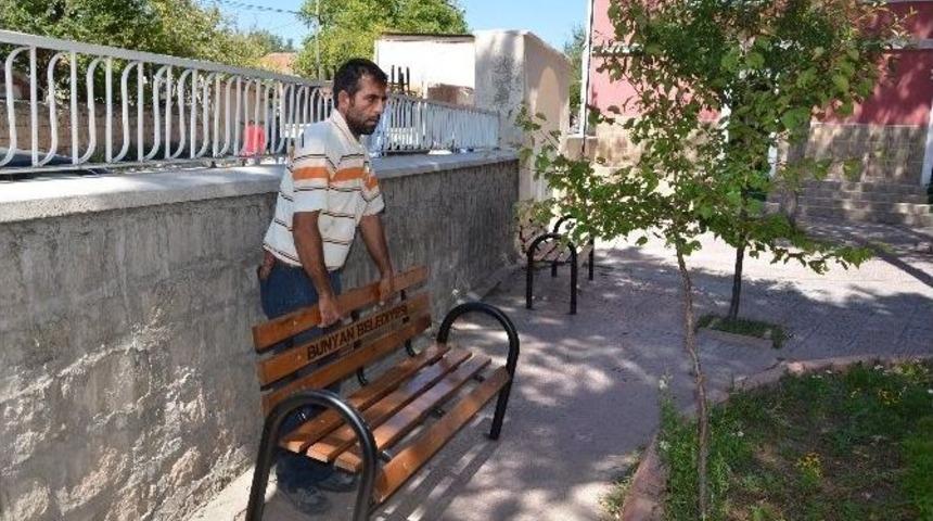 B&uuml;nyan Belediyesi Camileri Bayrama Hazırlıyor