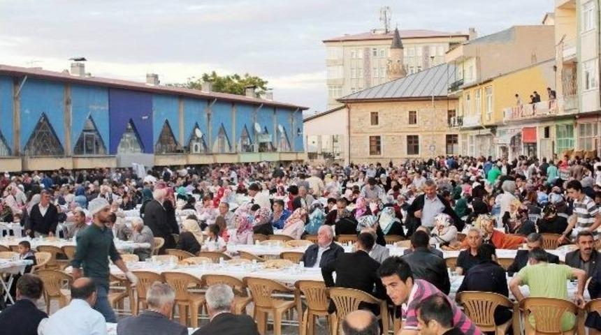 Suşehri&rsquo;nde &lsquo;g&ouml;n&uuml;l Sofrası&rsquo; İftar Yemeği Programı Yapıldı