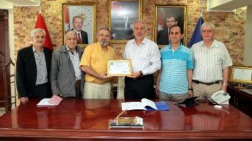 Ressam Bayram Yıldız&rsquo;a Teşekk&uuml;r Belgesi