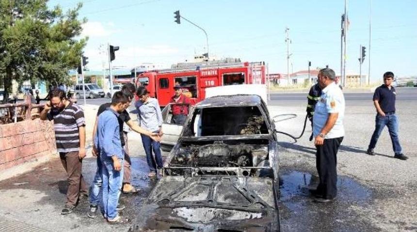 Seyir Halindeki Otomobil Alev Aldı