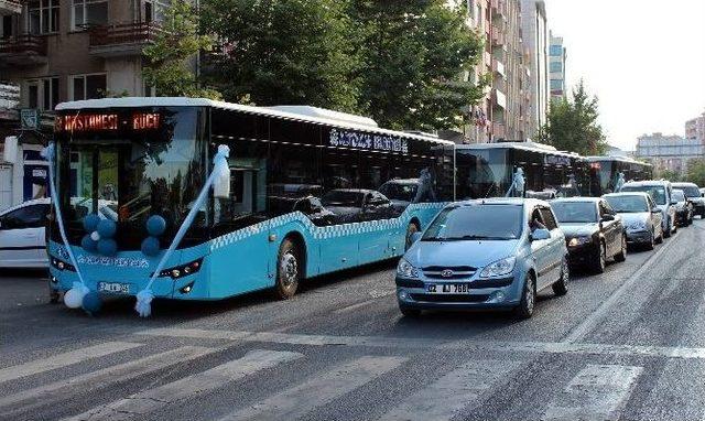 Belediye Başkanı Otobüs Şoförlüğü Yaptı