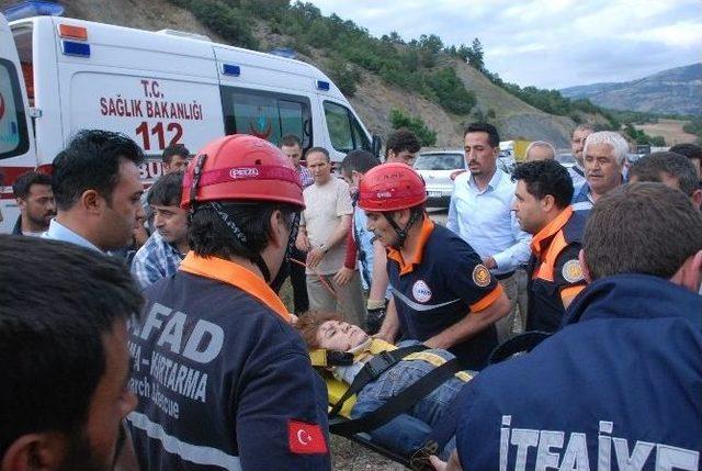 Motosikletle Uçuruma Yuvarlanan Genç Kız Kurtarıldı