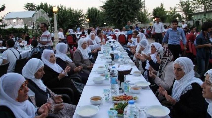 Hdp Patlamada &Ouml;lenler İ&ccedil;in Mevlit Okuttu