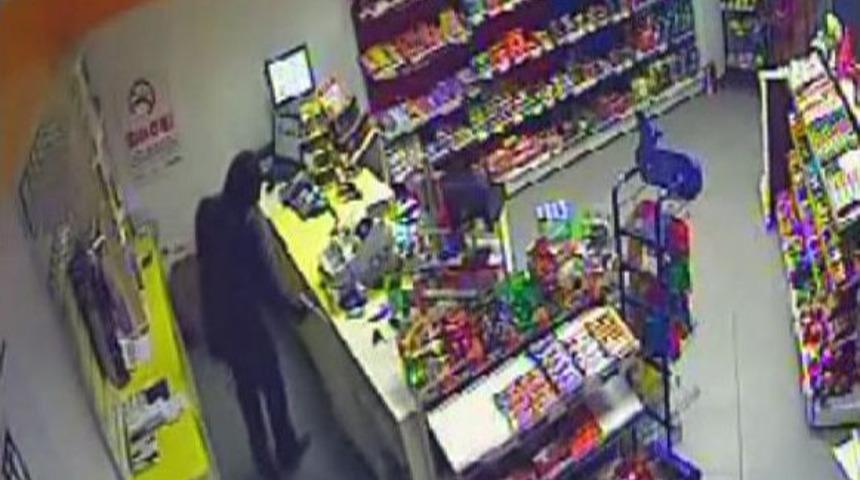 Maske Takarak Eski &Ccedil;alıştığı İş Yerini Soydu