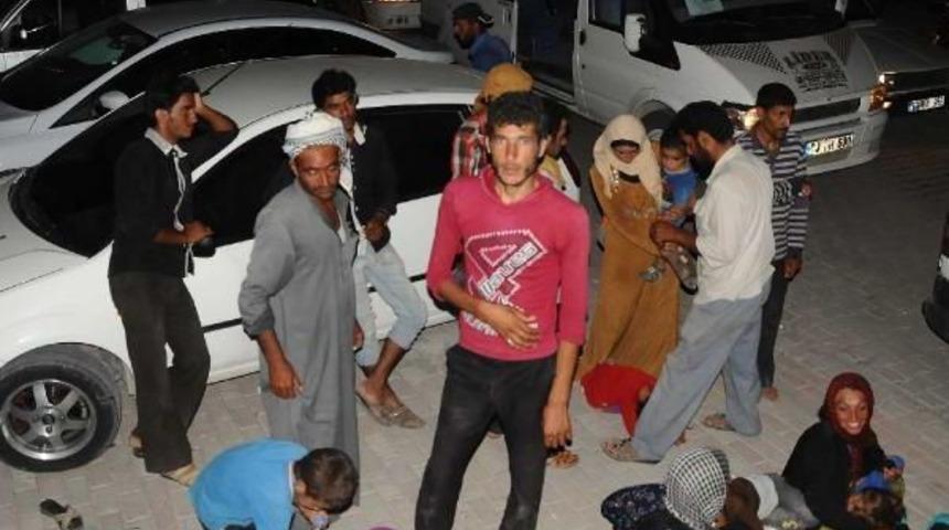 Suriye'den Ka&ccedil;an 300 T&uuml;rkmen, T&uuml;rkiye'ye Sığındı