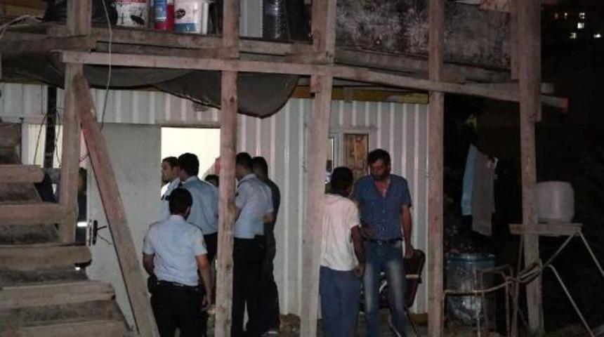 Paralarını Alamayan Iş&ccedil;iler &Ccedil;atıya &Ccedil;ıktı