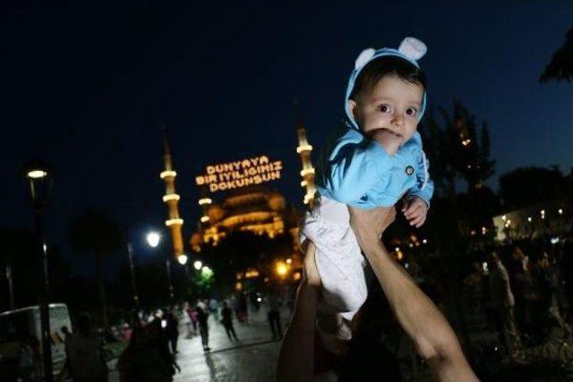 Kadir Gecesi'nde Sultanahmet Camii Doldu Taştı