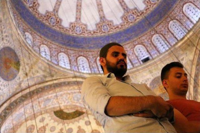 Kadir Gecesi'nde Sultanahmet Camii Doldu Taştı