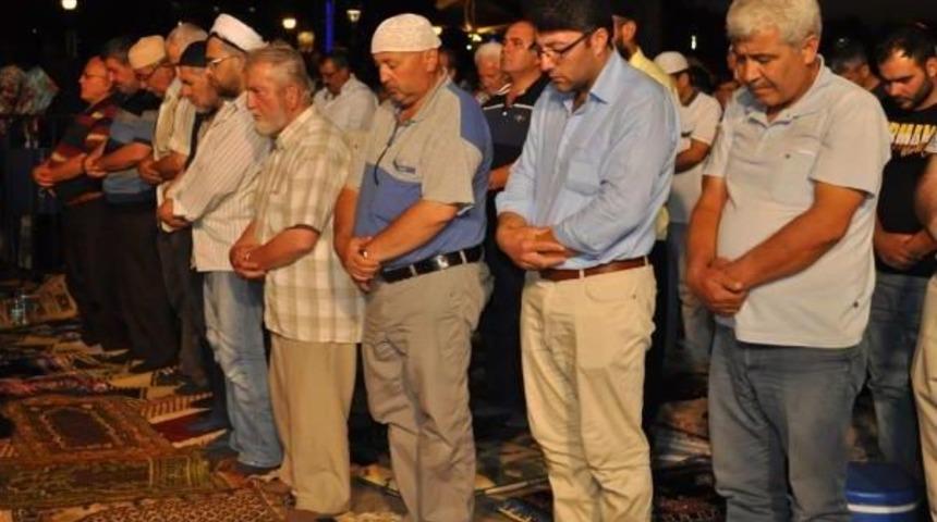 Konak Meydanı'nda Kadir Gecesi Etkinliği