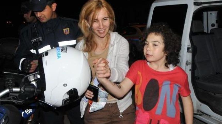 Ekiplerin Ormanda Aradıkları 14 Yaşındaki Asya Sokakta Bulundu