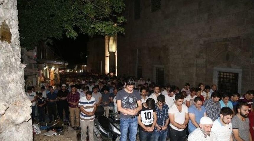 Bursa&rsquo;da Kadir Gecesi Coşkusu