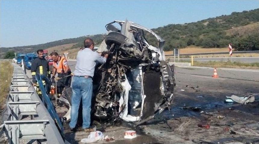 &Ccedil;orum&rsquo;da Kaza: 6 &Ouml;l&uuml;, 2 Yaralı