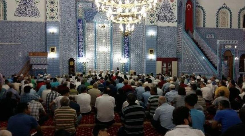 Aydın&rsquo;da Kadir Gecesi&rsquo;nde Camiler Doldu Taştı