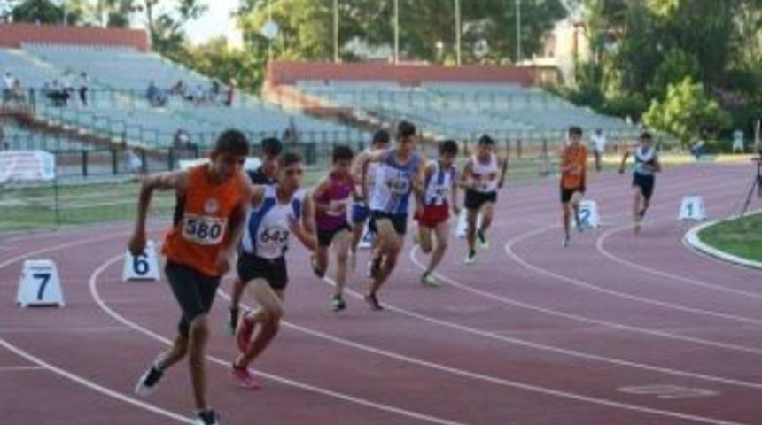 B&uuml;y&uuml;kşehirli Yıldız Atletler Final Yolunda