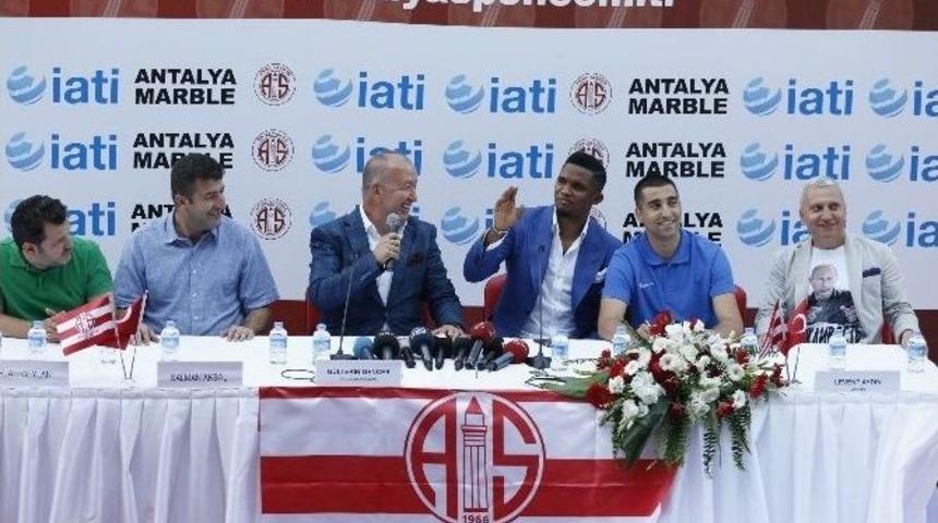 Putin Tiş&ouml;rt&uuml; Giyen Konsolos Aydın G&ouml;revden Alındı
