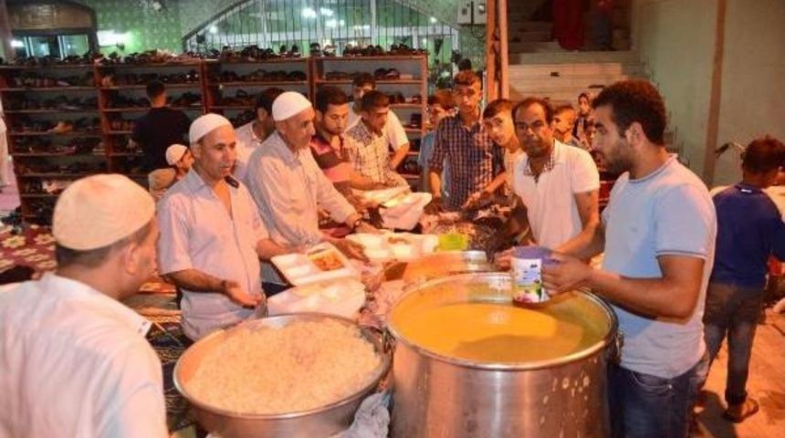 Kadir Gecesi Camide Sahur