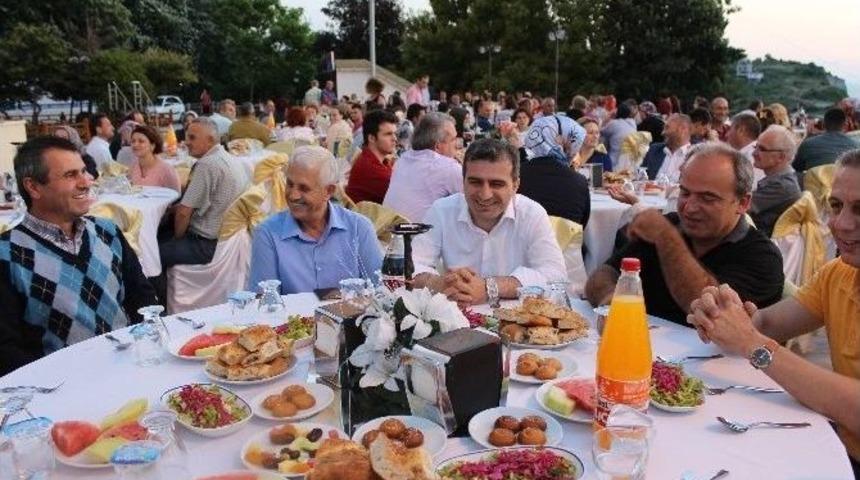 Başkan Yemenici Belediye Personeli Ve Aileleri İle İftar Yaptı