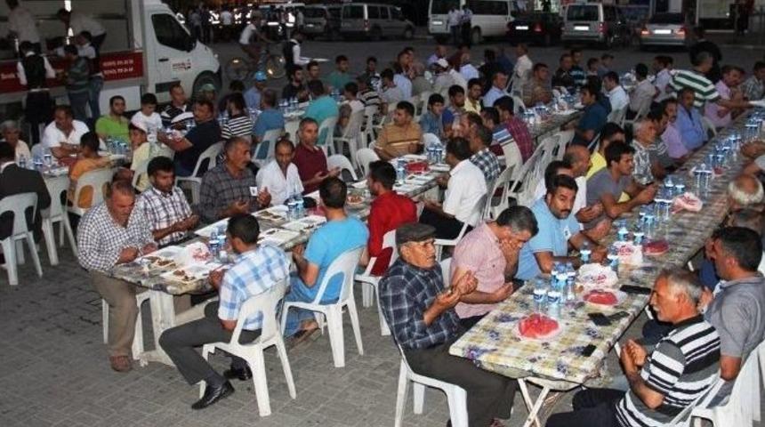 &Uuml;sk&uuml;dar&rsquo;ın G&ouml;n&uuml;l Sofrası Iğdır&rsquo;a Uzandı