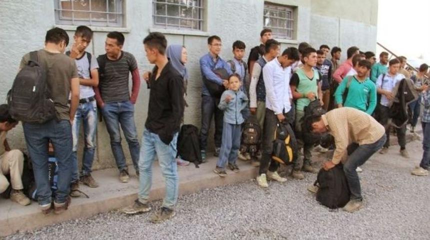 Başkale&rsquo;de Mahsur Kalan 101 Sığınmacıyı Mehmet&ccedil;ik Kurtardı