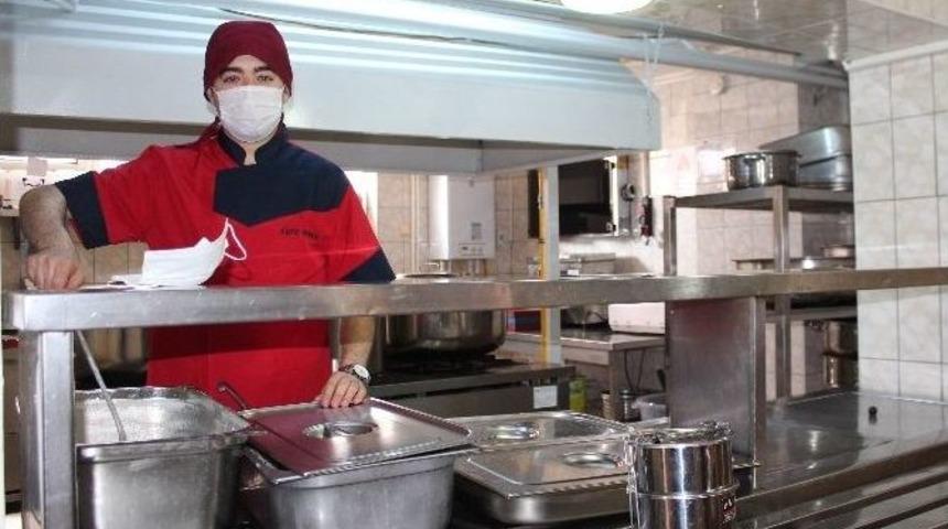 Yoksulların Umudu &rsquo;aşevi&rsquo; Ve &rsquo;sosyal Market&rsquo;