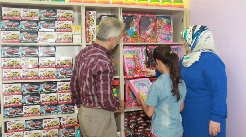 Kağıthane Belediyesi&rsquo;nin Bayram Hediyeleri Sevindirdi