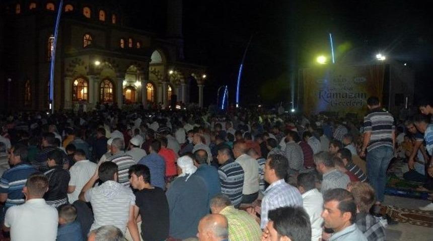 Kilis Manevi Bir Gece Yaşadı