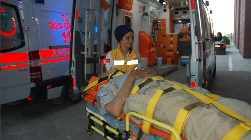 Adıyaman&rsquo;da Otomobilin &Ccedil;arptığı Kişi Yaralandı