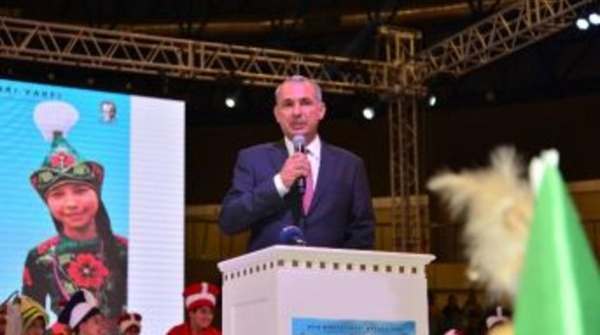 Yazgan: "uygurlar &Ouml;z Topraklarında Azınlık Haline D&uuml;ş&uuml;r&uuml;ld&uuml;"