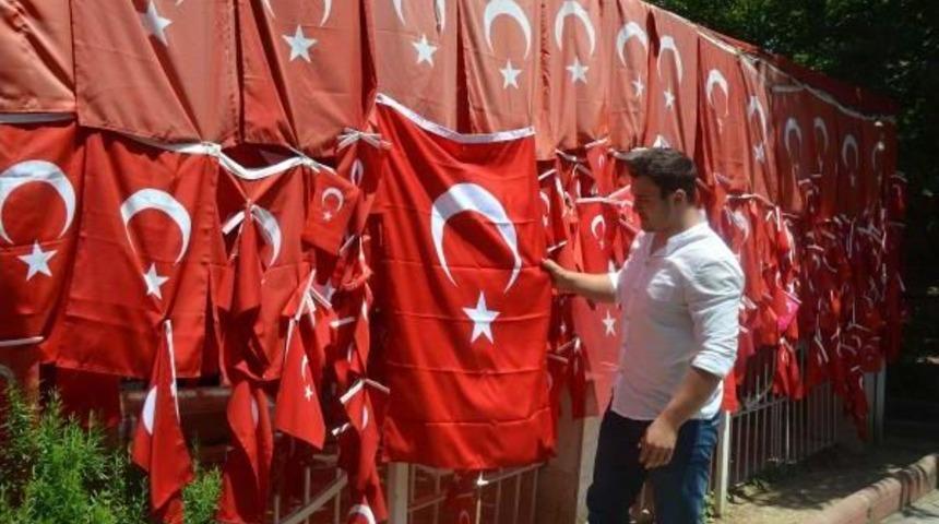 Şampiyon G&uuml;reş&ccedil;i Annesinin Yanına Koştu