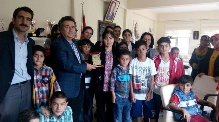 Bozok &Uuml;niversitesi Sağlık Y&uuml;ksekokulun&rsquo;dan Mutlu Yuva Mutlu Yaşam Derneğine Desetek