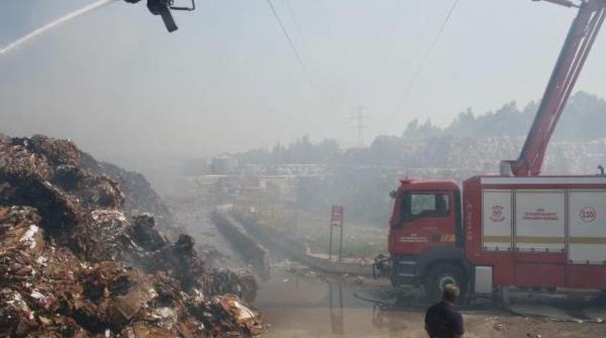 Tire Kutsan'ın Deposundaki Hurda Kağıtlar Hala Yanıyor