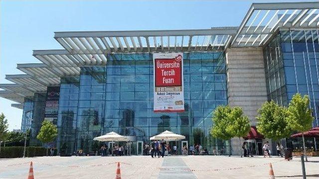 Bozok Üniversitesi Ankara Üniversite Tercih Fuarı’na Katıldı