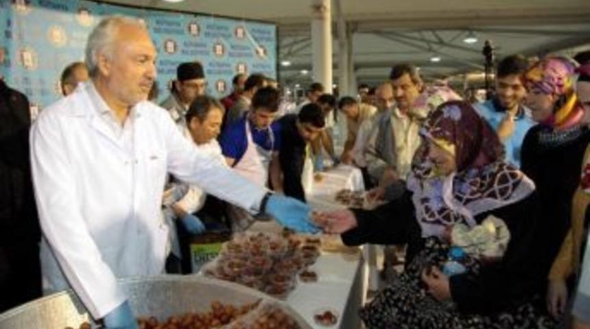 Belediyeden Halka Lokma Tatlısı İkramı
