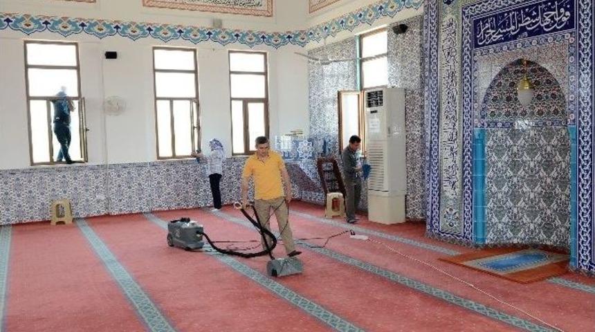 Denizli&rsquo;de Bayram &Ouml;ncesi Camiler Temizleniyor