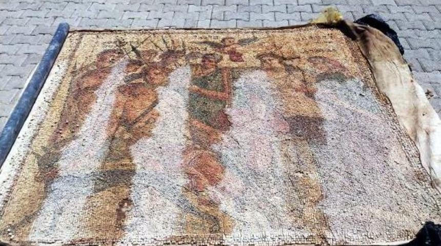 Kaybolan Tarihi Mozaik Suriye Sınırında Ele Ge&ccedil;irildi