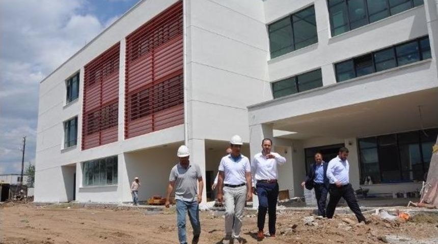 Başkan Ayaz Ted Kolejini Gezdi